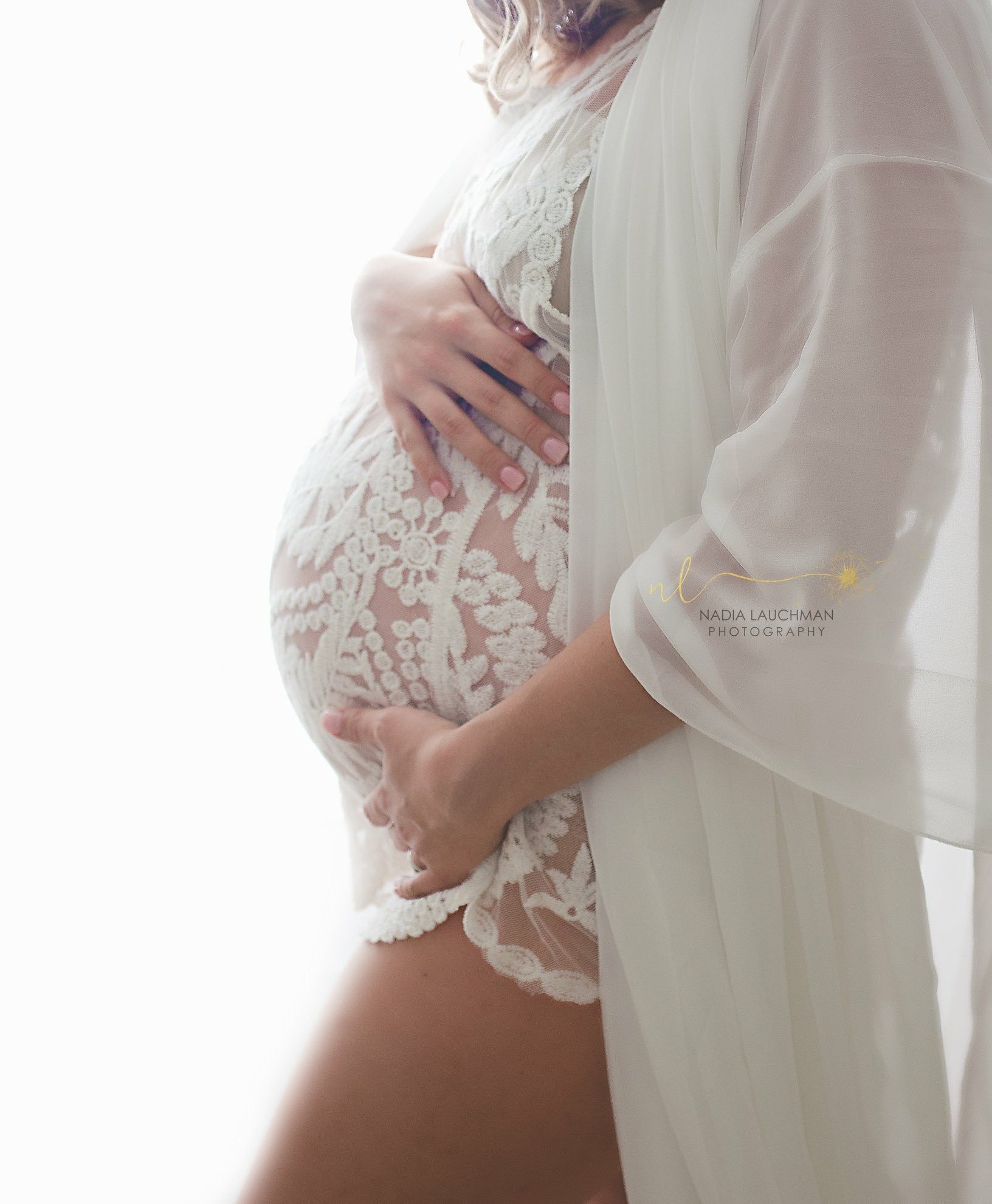 Фотосессия живота беременной