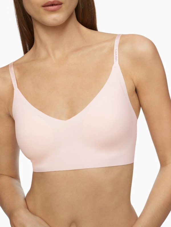 Cloud-like comfort, second-skin feel, the no-bra bra. Someone pls stop  us…we could go on about Alate sports bras forever. Designed to s